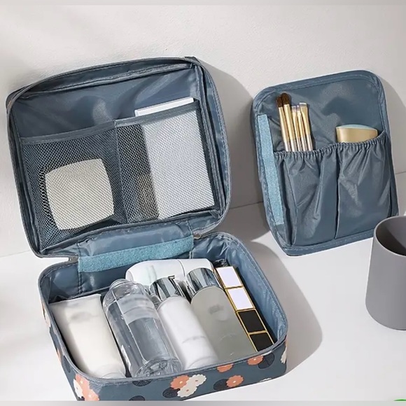 New Waterproof Blue Floral Print Travel Makeup Case and Cosmetic Organizer - Picture 4 of 4
